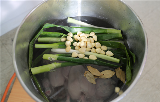 감칠맛과 진한맛은 '한우 육수', 육수 선택 가이드