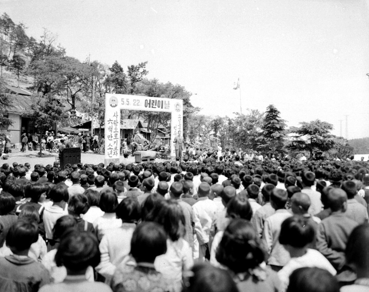 1950년부터 1990년대까지의 대학축제, 어버이날, 어린이날 등 5월의 풍경