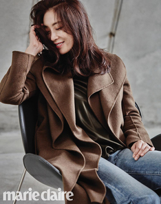 부드러운 미소가 매력적인 '송윤아'의 패션화보