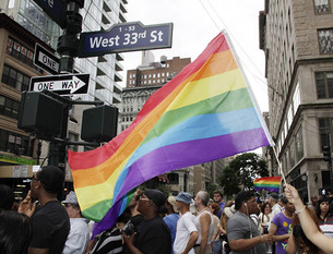 6월 뉴욕, 무지갯빛으로 물들다! 'NYC 프라이드' 축제