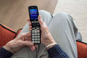 기초연금 받는 어르신 휴대폰 요금 감면, 적용 금액과 신청 방법은?