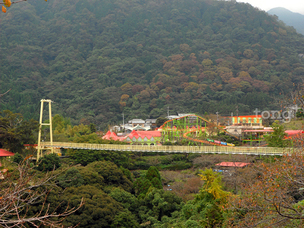 공기 좋은 산속에 꾸며진 아기자기한 유원지 '벳푸 라쿠텐치'