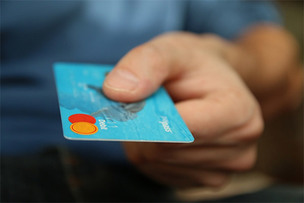 국민 3명 중 2명, '신용카드 소득공제 제도 연장해야 한다'