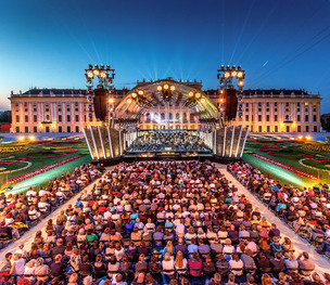 쇤브룬 궁전 공원에서 펼쳐지는 빈 필하모닉 오케스트라의 한여름 밤의 콘서트