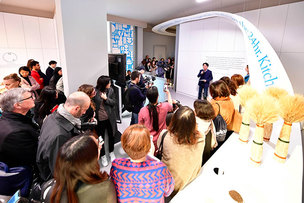 밀라노 가구 박람회 '푸오리살로네'에 전시된 사람 중심 디자인, 트렌디한 라이프스타일