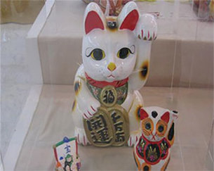 '지금은 일본을 읽을 시간'이 알려주는 일본(5) &ldquo;복을 부르는 고양이&rdquo;