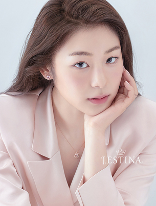 김연아, 톡톡 튀는 매력의 싱그러운 '핑크 여신'