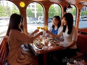 국내 최초 '달리는 레스토랑' 도입&hellip;서울 도심 관광과 식사를 동시에 즐길 수 있는 '버스토랑'
