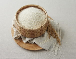 쌀 오래 보관하려면 쌀통에 '사과' 넣으세요&hellip;쌀의 구입요령과 보관법