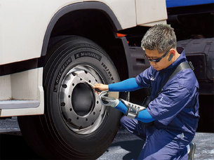 미쉐린코리아, 겨울철 트럭&middot;버스 타이어 안전 점검 위한 '서비스 캠프' 진행