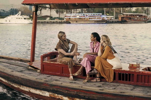 기네스 팰트로, 케이트 허드슨, 조 샐다나와 함께 찍은 두바이 홍보영상