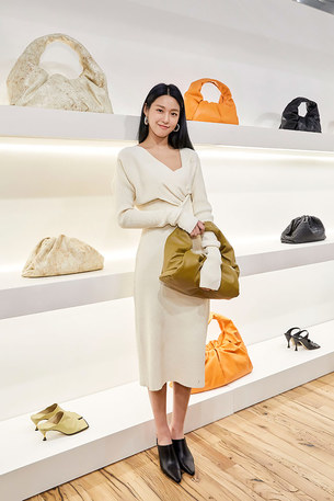 설현&middot;수호&middot;김나영이 선택한 가방, 보테가 베네타 파우치 팝업 스토어 오픈