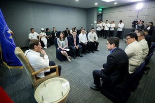두테르테 필리핀 대통령, 안전한 여행지 입증 위해 필리핀 대표 관광지 순방