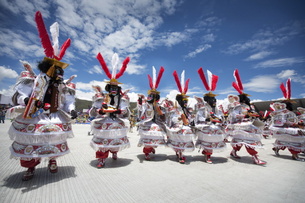 6만 명의 관광객을 매료 시켰다! 페루의 '칸델라리아 성모 마리아 축제'