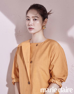 꾸미지&nbsp;않아도&nbsp;기품있는&nbsp;배우 김현주, 한발 앞선 여름 패션 공개