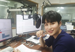 김희재, '이수영의 12시에 만납시다'서 생애 첫 라디오 DJ 도전&hellip;"행복한 시간"