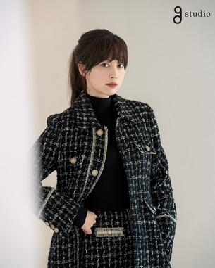 이나영,  울니트와 무스탕 코트&middot;트위드 재킷으로 연출한 우아한 겨울 패션