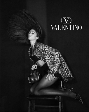 발렌티노, 평등&middot;포괄성 가치관 표현된 로만 팔라조 광고 캠페인 공개