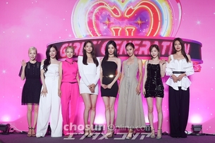 [종합] 5년 만에 '다시 만난' 소녀시대가 외치는, "우리는 영원히 하나"