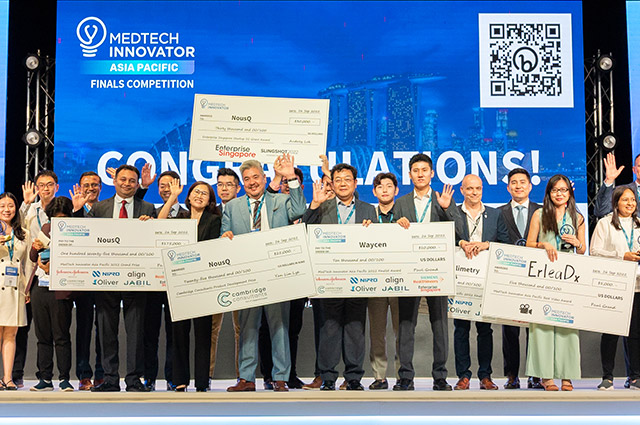 글로벌 헬스케어 프로그램 Medtech Innovator APAC Top 4에 선정되어 시상대에 오른 김경남 웨이센 대표 /사진 제공=웨이센