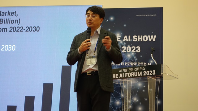 차인혁 대통령직속 디지털 플랫폼정부위원회 위원 16일 동대문디자인플라자(DDP)에서 열린 TAS 2023(THE AI SHOW 2023) 행사의 AI 컨퍼런스 ‘THE AI Forum’에서 기조 연설을 하고 있다. /구아현 기자