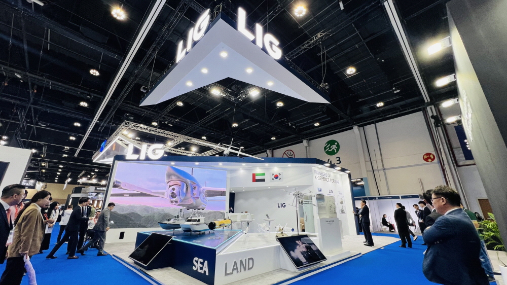 UAE 로봇‧무인 전문전시회 ‘UMEX 2024’에 참가한 LIG넥스원 홍보전시관 /사진 제공=LIG넥스원