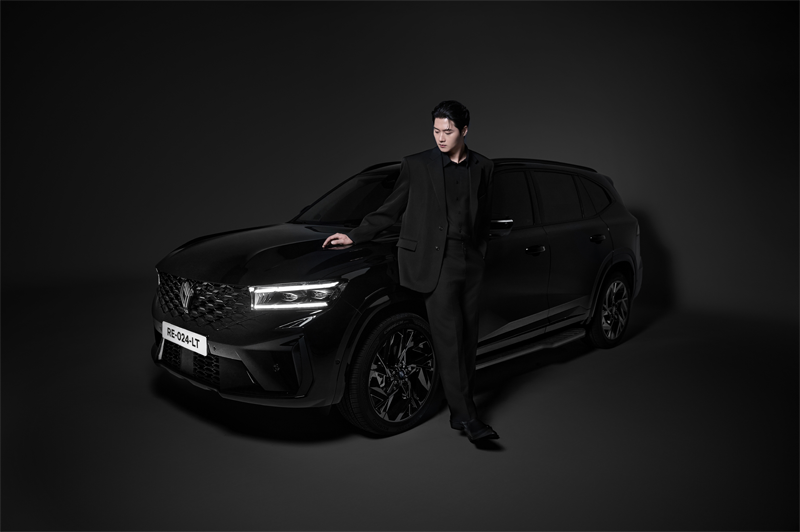 르노 그랑 콜레오스 에스프리 알핀 누아르와 공식 앰버서더 오상욱 선수 / 르노코리아 제공