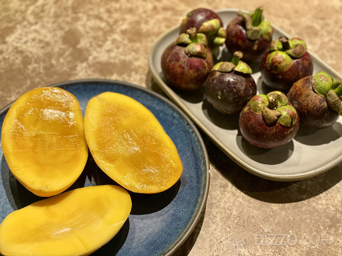 마무앙 레스토랑에서는 현지의 싱싱한 과일도 무제한 먹을 수 있다. 