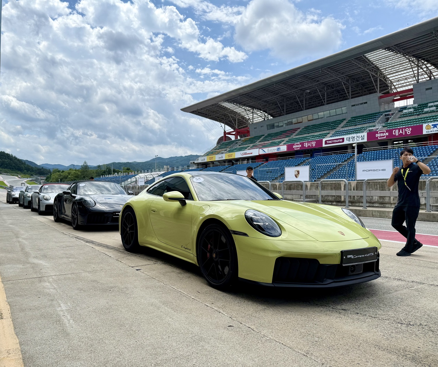 [시승기] 포르쉐 '911 카레라 4 GTS', 하이브리드의 한계를 깨다