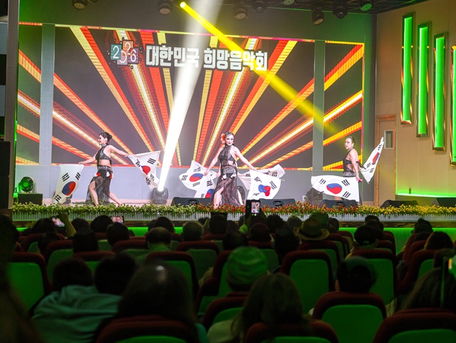 한국나눔연맹, 경북 김천서 어르신 400명 초청 희망음악회 개최