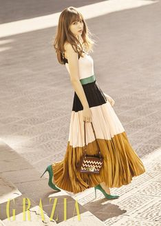 '아기 엄마 맞아?' 밀라노 거리를 환하게 밝힌 이민정 미모