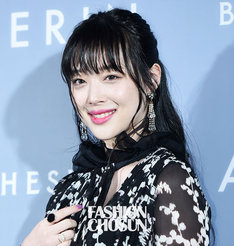 가을, 더 빛을 발하는 진리의 ‘흑발’