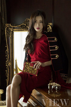 연예계 '신흥 대세녀' 배우 이선빈의 매력적인 화보 