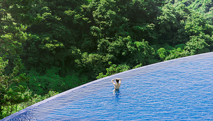 SNS에서 가장 핫한 호텔 두 곳, &#39;인천 네스트 호텔&#39;, &#39;제주 히든클리프 호텔&#39;