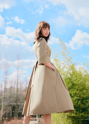 이나영, 화사한 미소 담은 여름 화보 공개