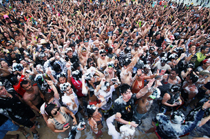 뜨거운 태양과 시원한 바다, 전세계인의 열기로 가득한 &#39;2019보령머드축제&#39;