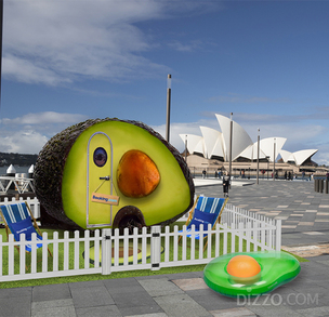 [전세계 이색숙소] 외관부터 실내까지 아보카도 테마로 꾸민 캠핑카 '아보콘도'