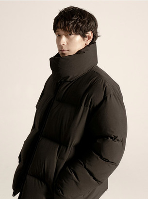 19 FW 아우터 플랙 ‘강동원 패딩’ 인기…퀴즈 정답은?
