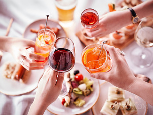 묻지 말고 무제한으로 즐기세요…무제한 주류 프로모션 진행하는 호텔 바&레스토랑