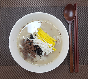 더 고소하고, 건강하게! 맛과 영양 높이는 ‘들깨 떡국’ 레시피