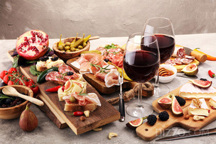 완벽한 룸콕 호캉스 위해 &#39;투고 메뉴·인룸 다이닝&#39; 제공하는 호텔 10곳