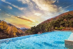 뜨끈한 물에 몸 담글까? 따뜻한 온수풀 운영해 겨울 물놀이 즐길 수 있는 호텔