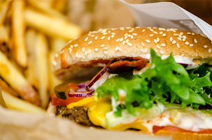 햄버거, 1년 새 가격 17% 올랐다…19년 만에 최고치 기록