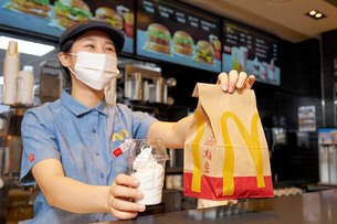 [ESG] 맥도날드, 100% 재생페트 용기 전국 매장에 도입