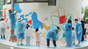 한국타이어, '가족과 함께하는 벽화 그리기' 임직원 봉사활동 진행