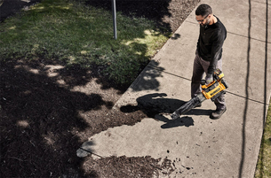 디월트, 아웃도어 라인업 '송풍기&middot;잔디깎이' 출시&hellip; "파워풀한 성능 구현"