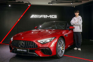 벤츠 코리아, '페이커' 이상혁 선수에 세상 단 1대뿐인 메르세데스-AMG SL 전달