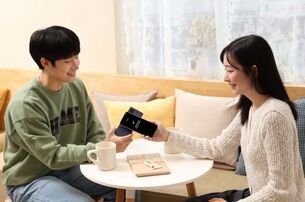 “갤럭시 맞대면 계좌 이체”... 우리은행-삼성전자, ‘TAP 이체’ 서비스 출시