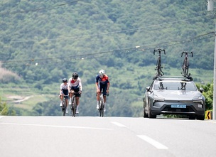 "553km 친환경 레이스 완주"… 폴스타코리아, &#39;투르 드 경남 2025&#39; 성료