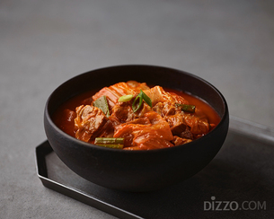 롯데호텔, 호텔 셰프 레시피 담은 '김치찌개' 간편식 출시